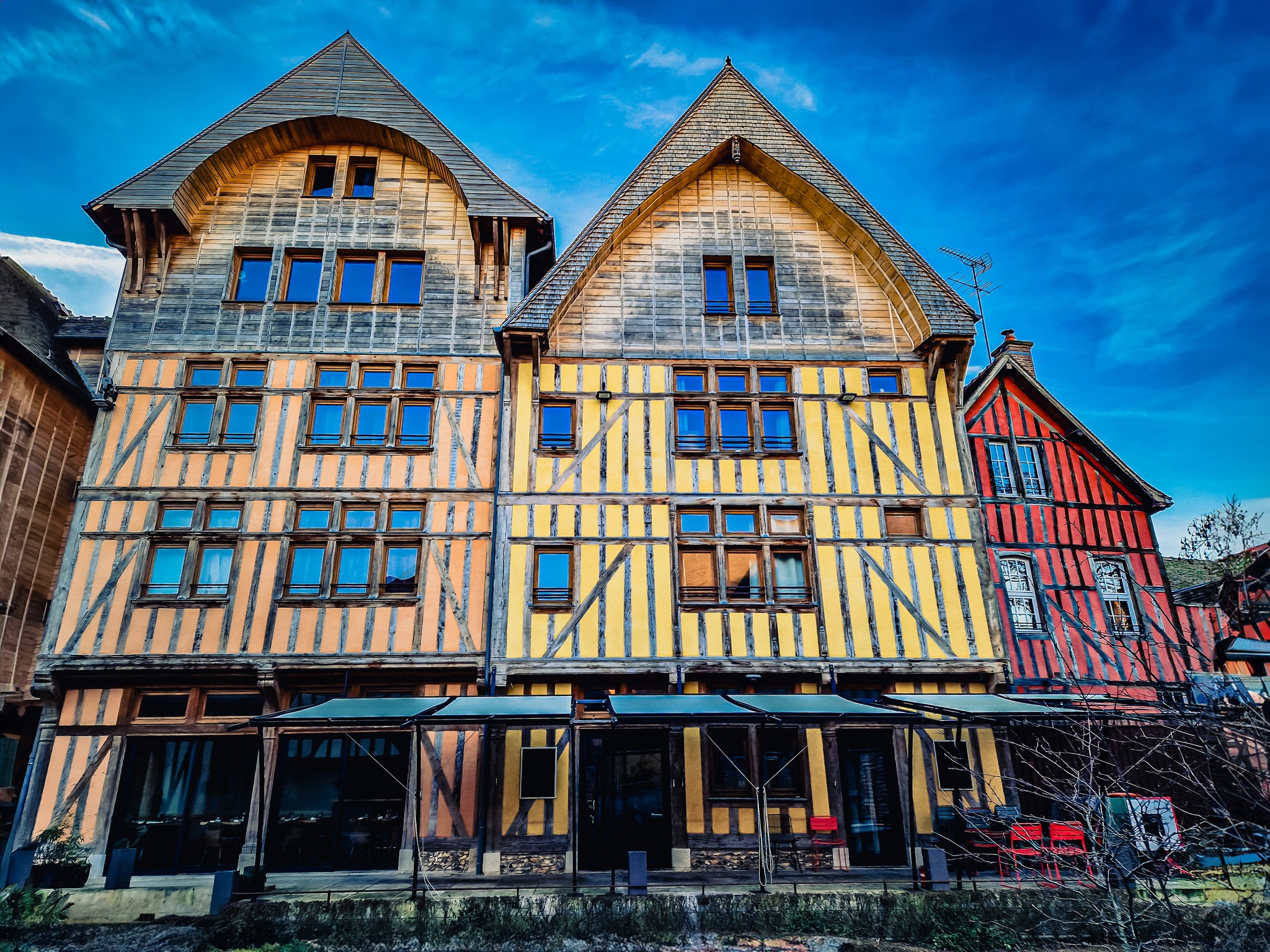 Article du blog Découvrons Troyes : Les maisons à colombages de Troyes : un charme unique au cœur de la ville